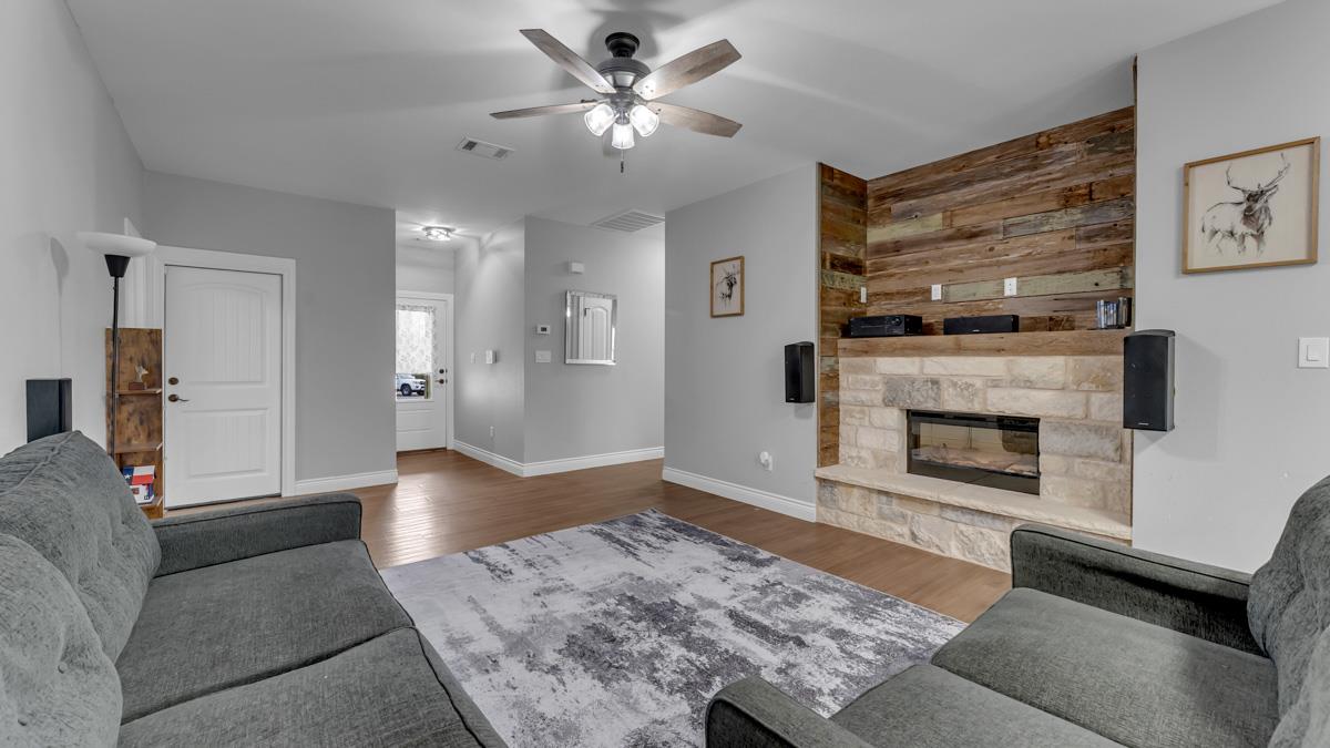 112 Crawford Ct, Burnet, TX 78611