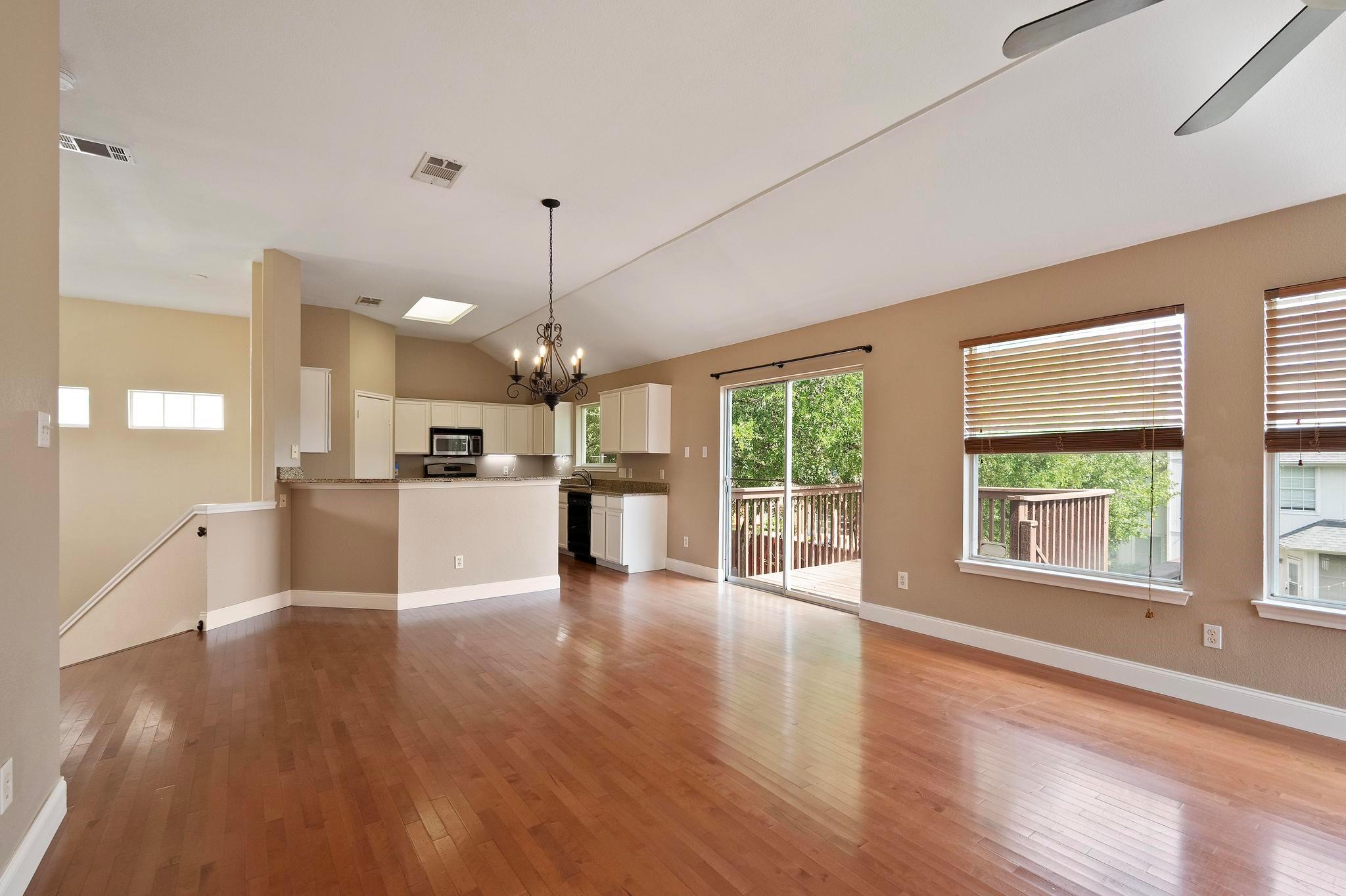 1806 Rosenborough Ln N, Round Rock, TX 78665