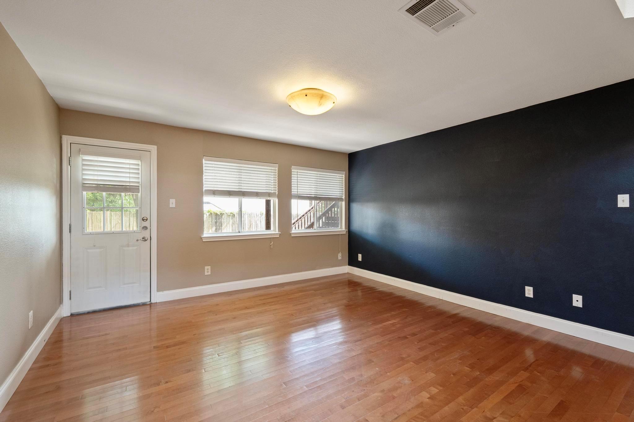 1806 Rosenborough Ln N, Round Rock, TX 78665