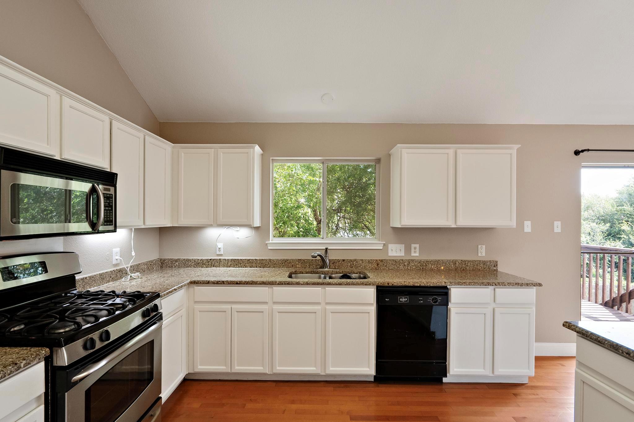 1806 Rosenborough Ln N, Round Rock, TX 78665