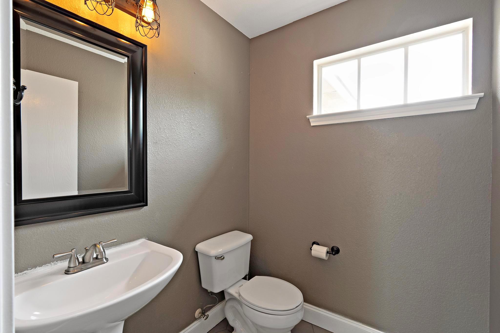 1806 Rosenborough Ln N, Round Rock, TX 78665