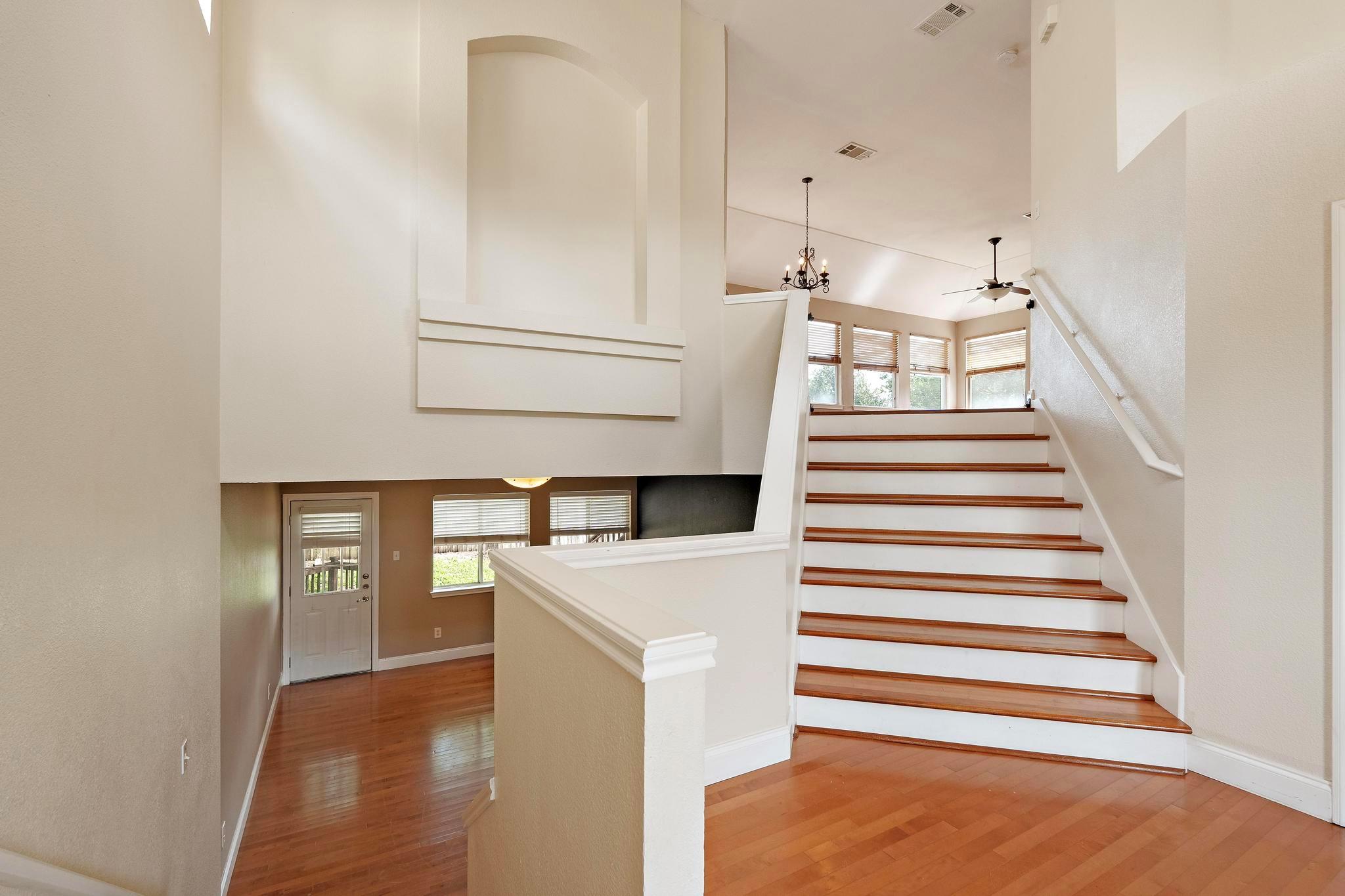 1806 Rosenborough Ln N, Round Rock, TX 78665