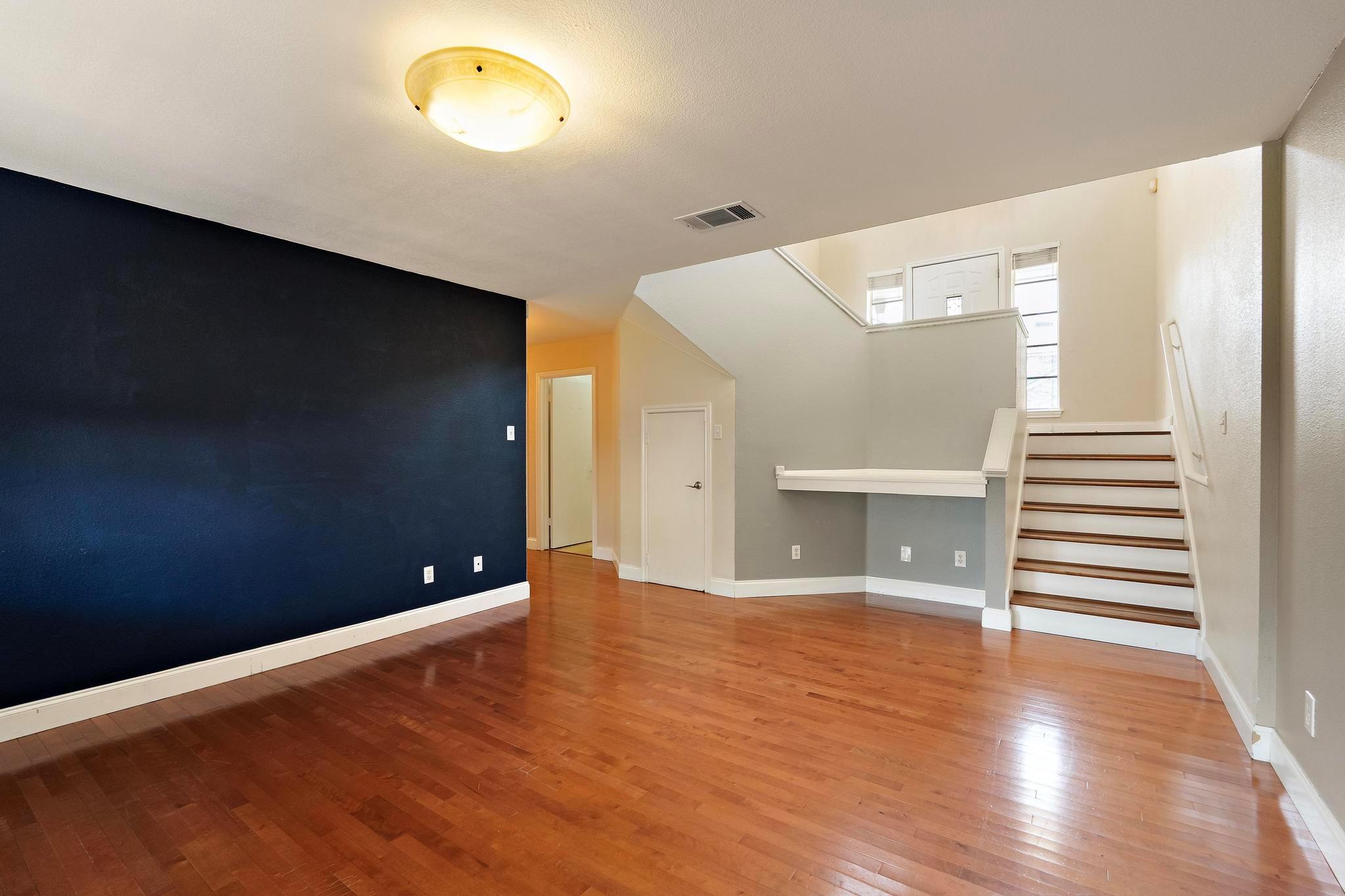 1806 Rosenborough Ln N, Round Rock, TX 78665