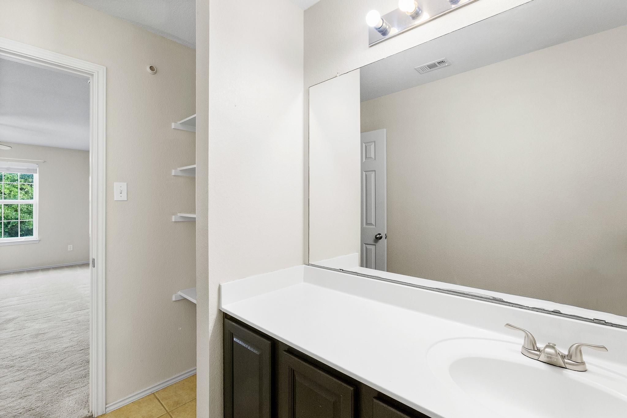 125 Hometown Pkwy, Kyle, TX 78640