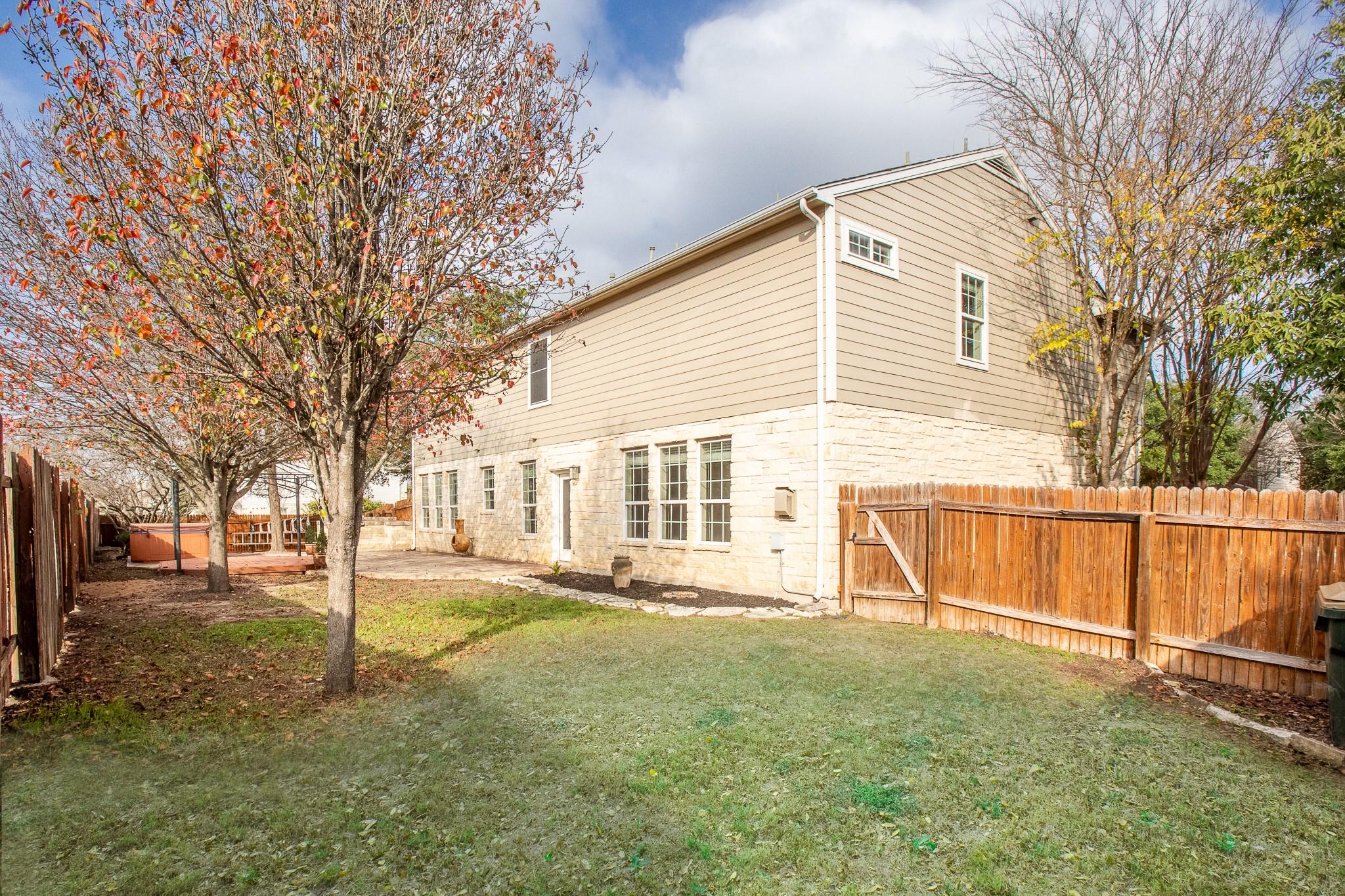 125 Hometown Pkwy, Kyle, TX 78640