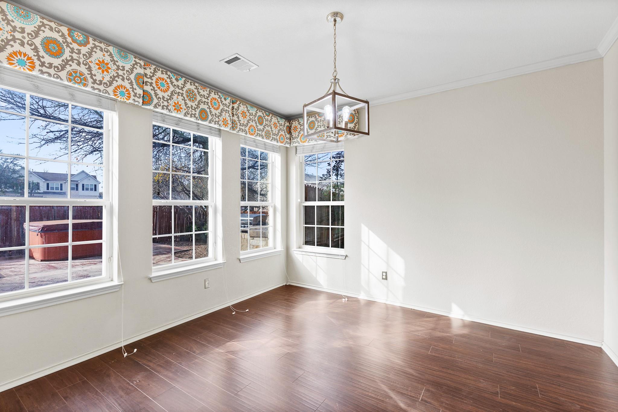 125 Hometown Pkwy, Kyle, TX 78640