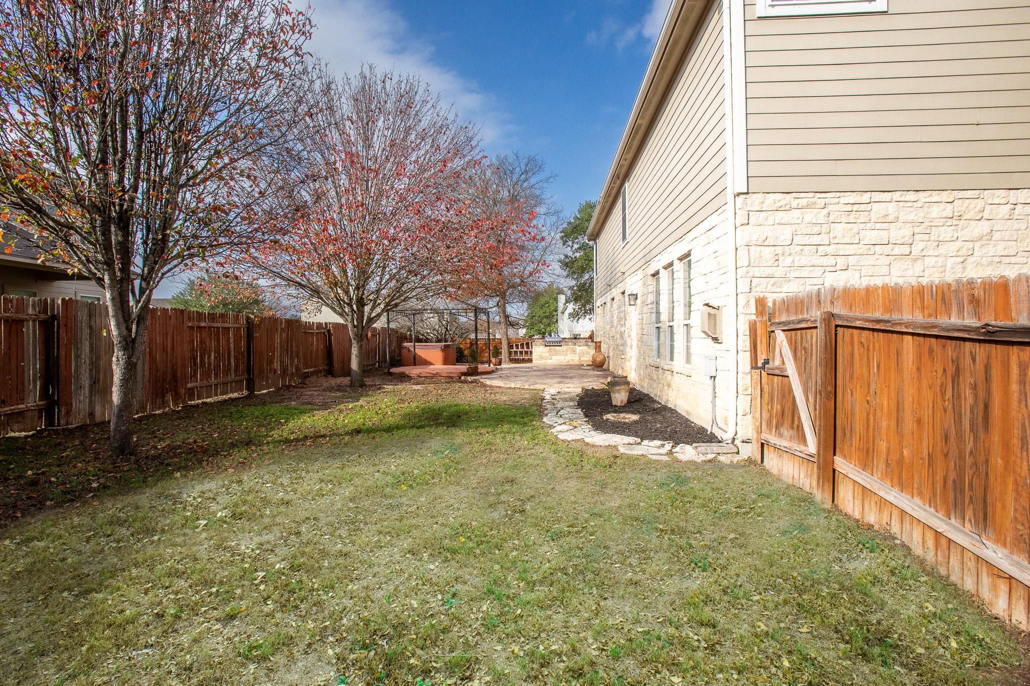 125 Hometown Pkwy, Kyle, TX 78640