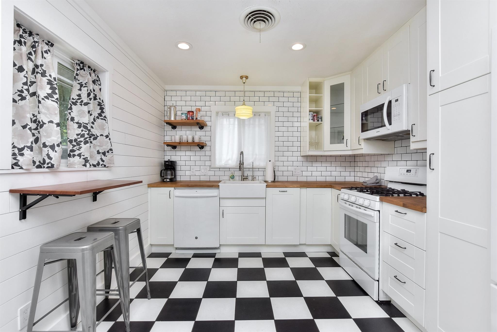 1407 E 19th St, Georgetown, TX 78626