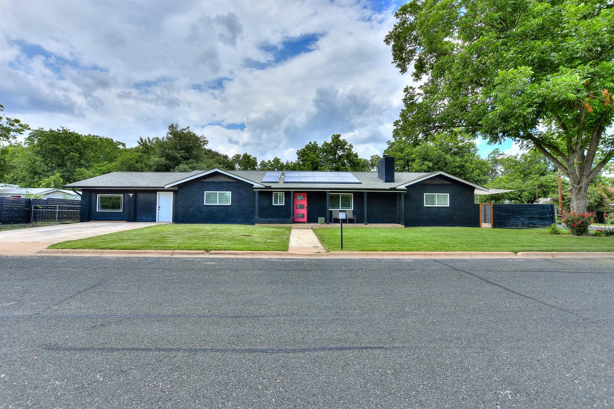 1407 E 19th St, Georgetown, TX 78626