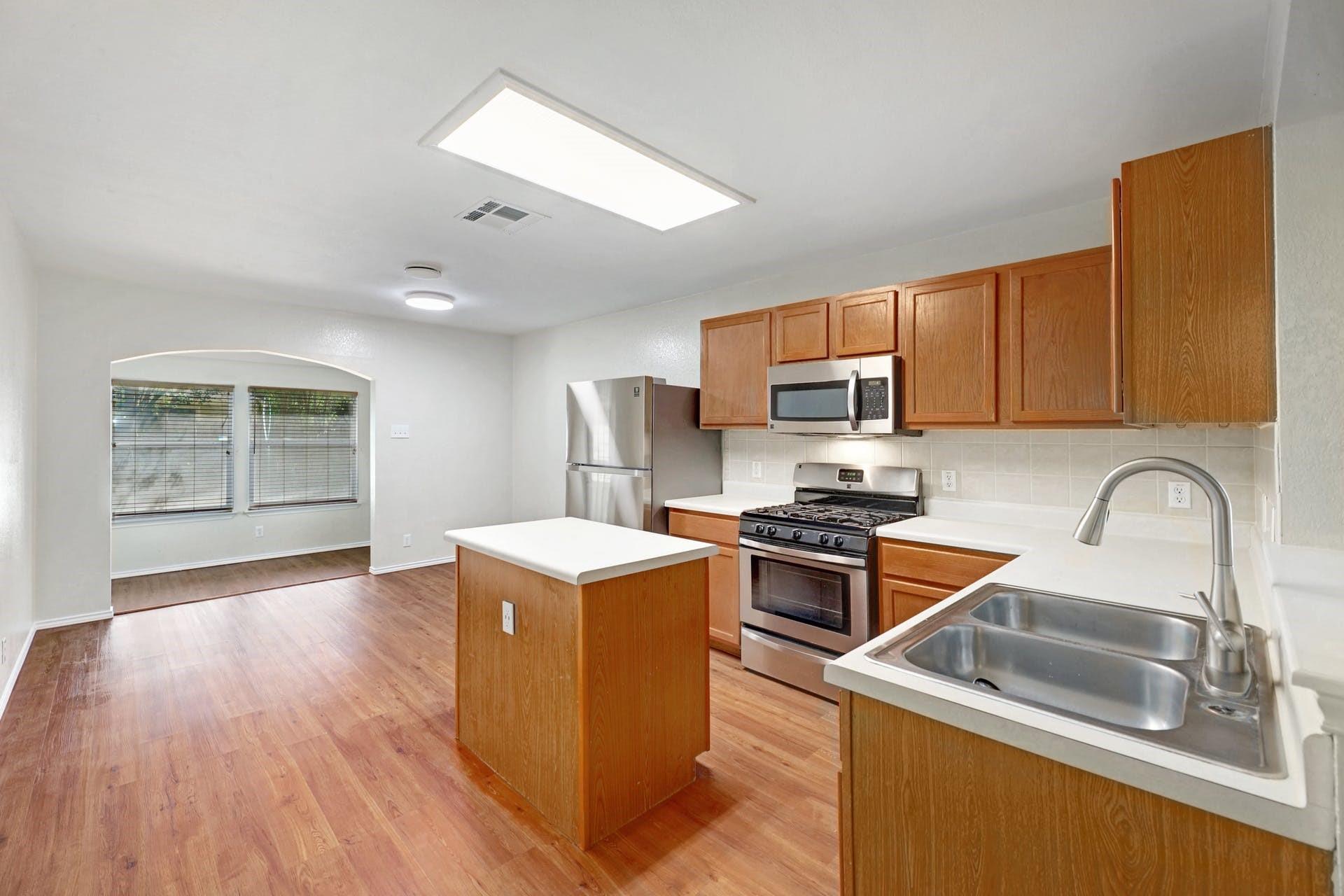 301 Nicole Way, Bastrop, TX 78602