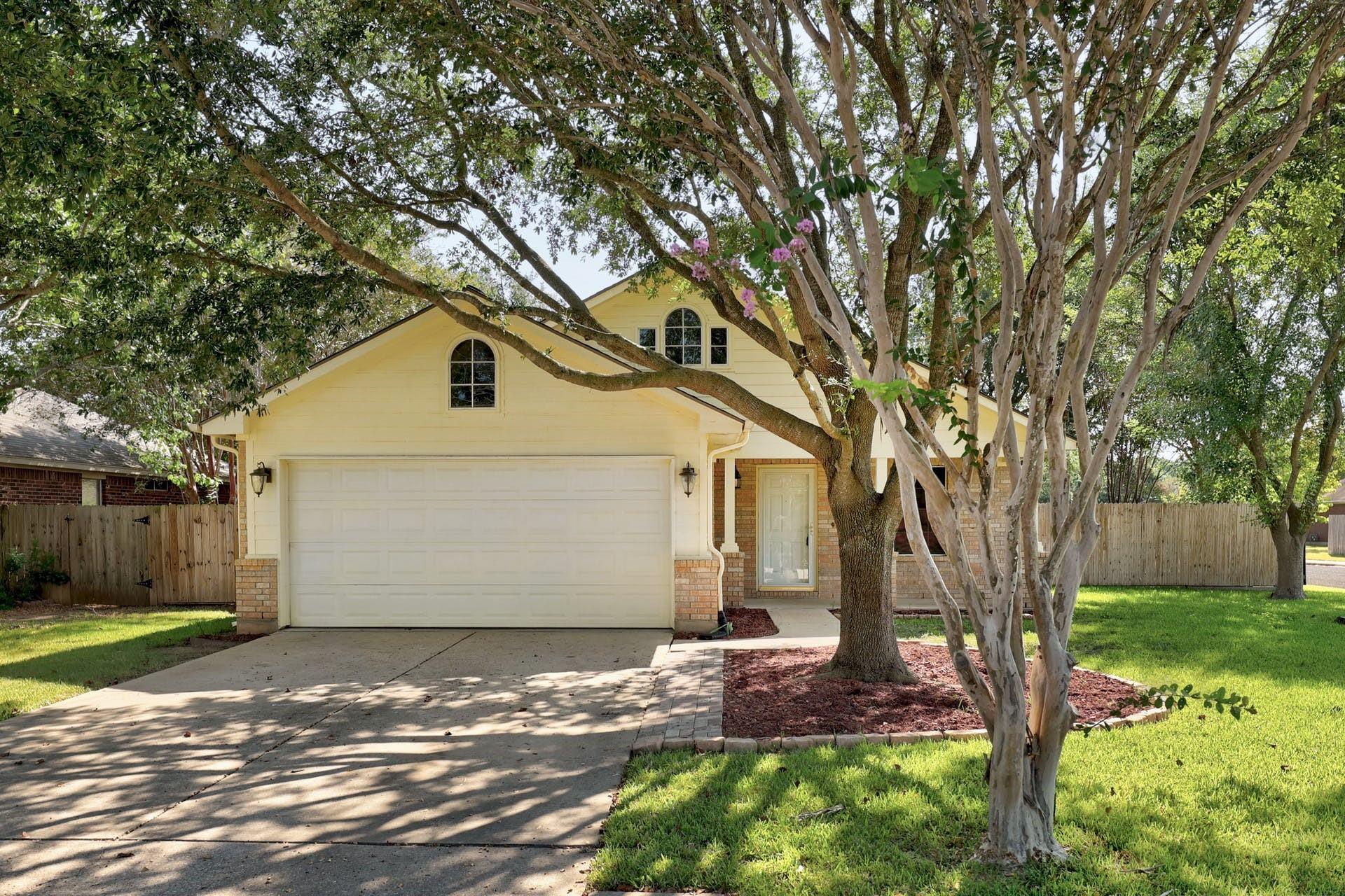 301 Nicole Way, Bastrop, TX 78602