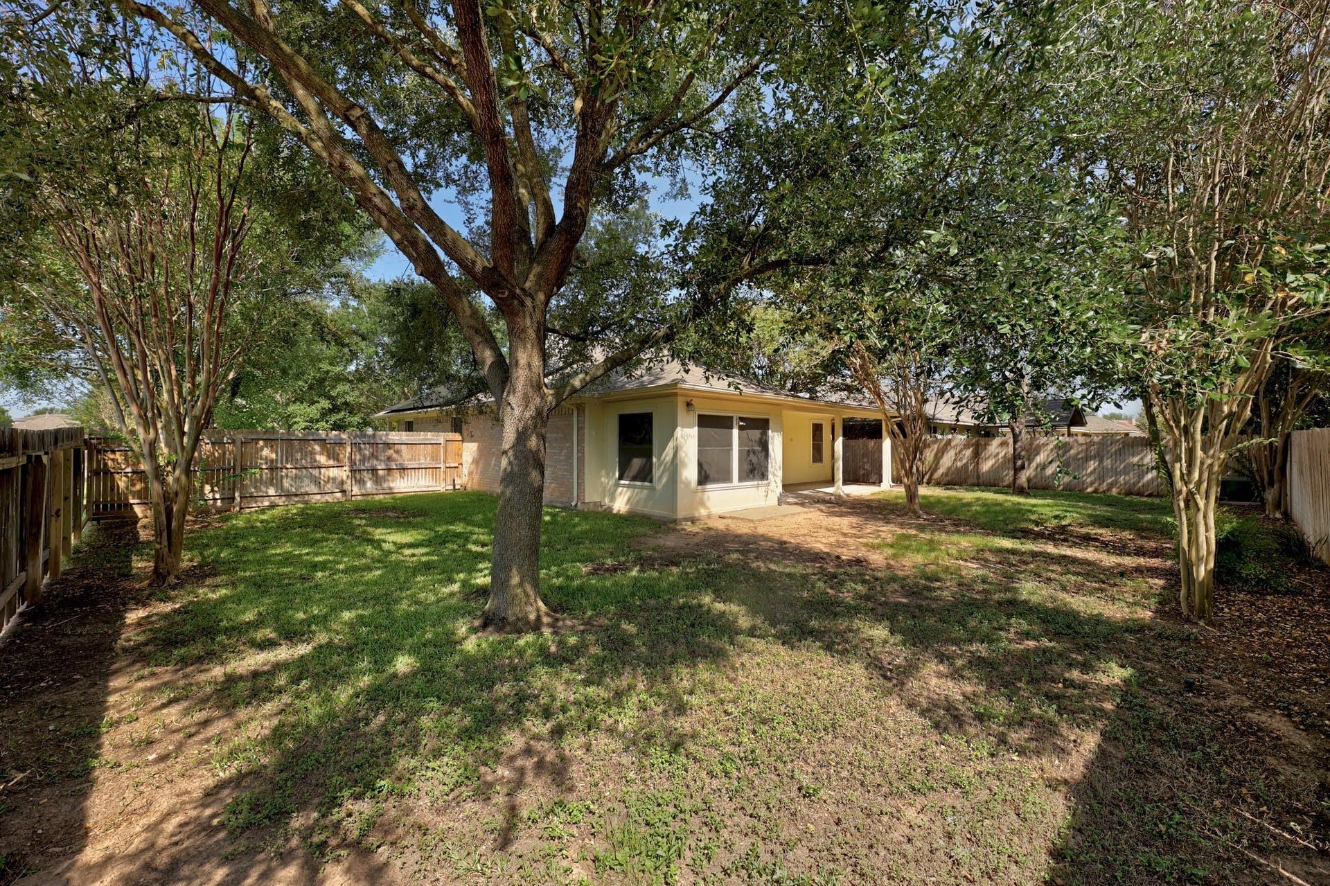 301 Nicole Way, Bastrop, TX 78602