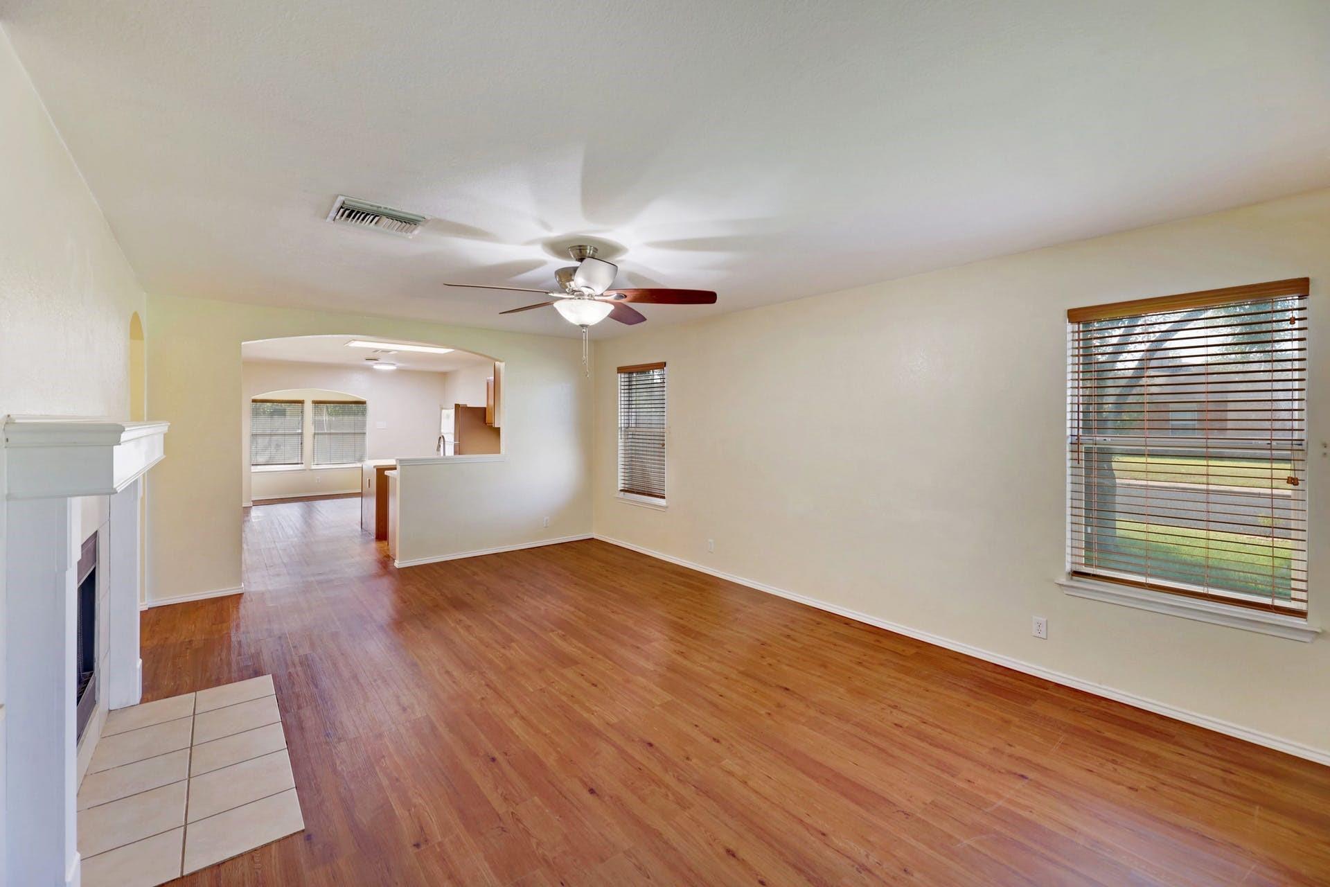 301 Nicole Way, Bastrop, TX 78602