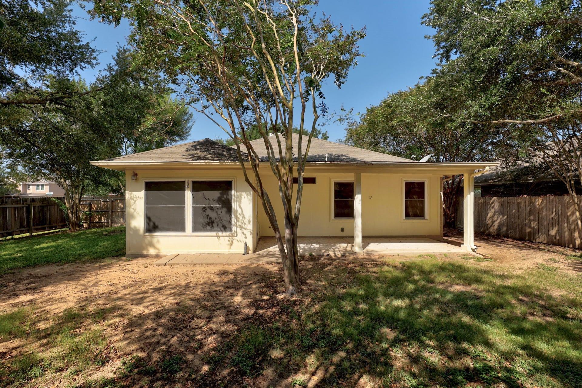 301 Nicole Way, Bastrop, TX 78602