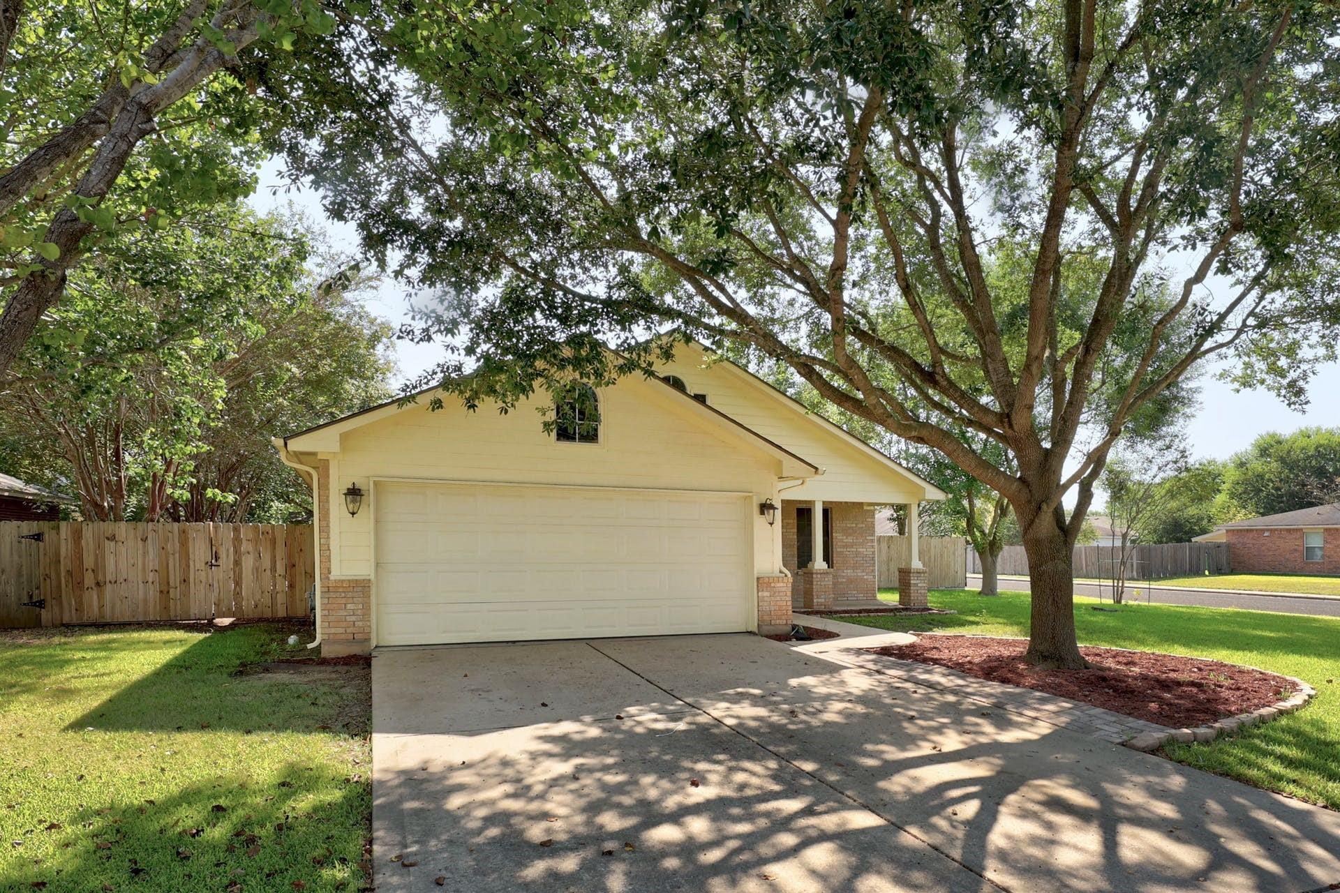 301 Nicole Way, Bastrop, TX 78602