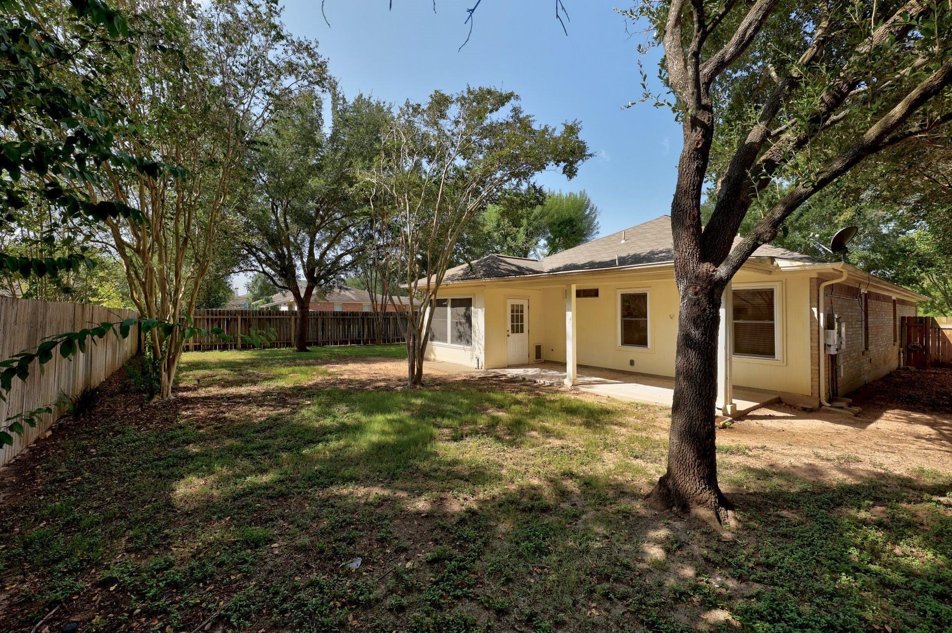 301 Nicole Way, Bastrop, TX 78602