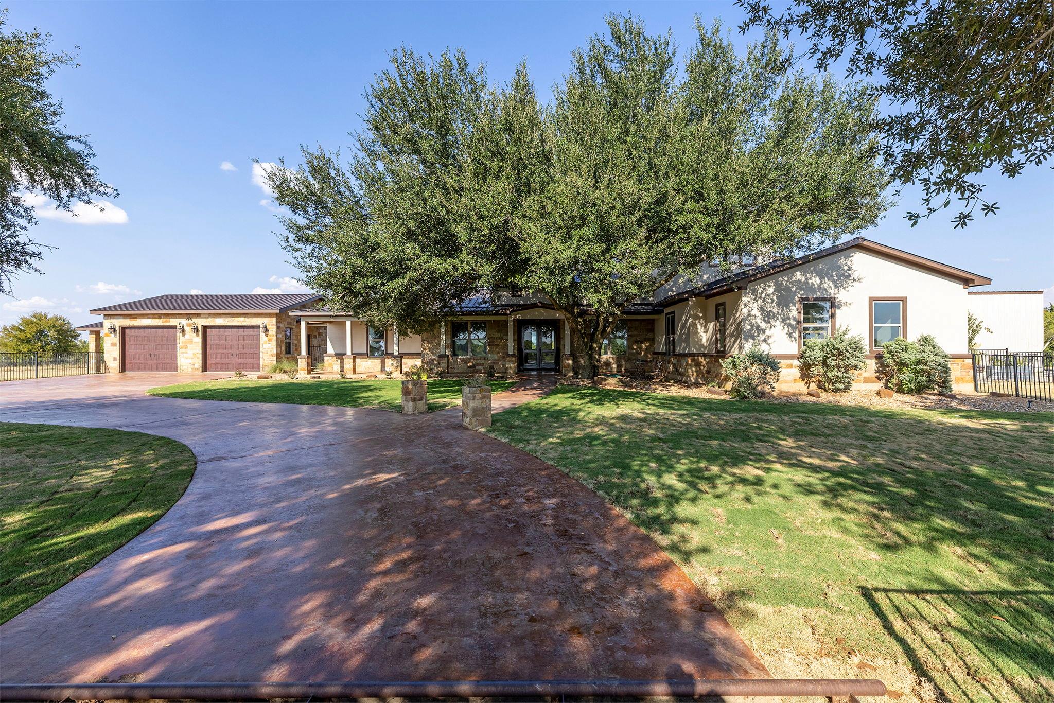 1124 County Road 301, Elgin, TX 78621
