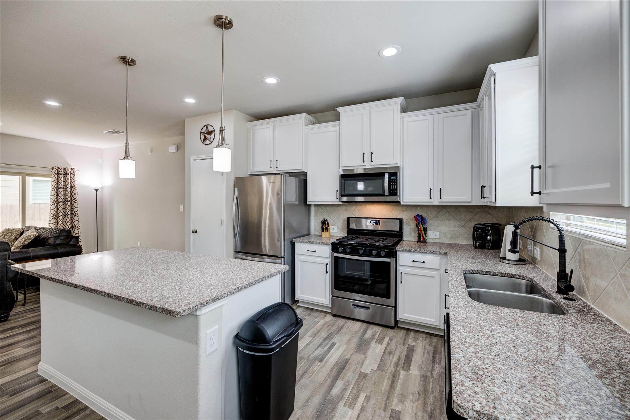 128 Shearwater Ln, Leander, TX 78641