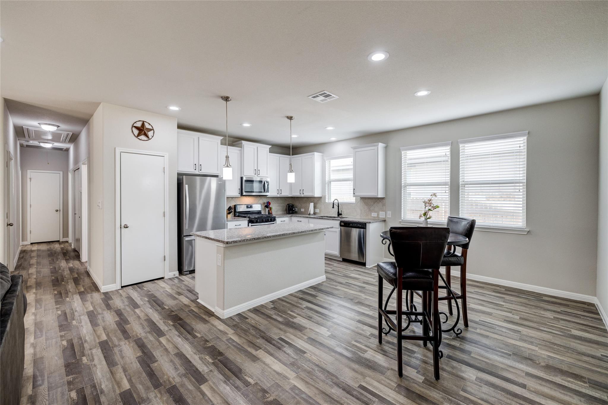 128 Shearwater Ln, Leander, TX 78641