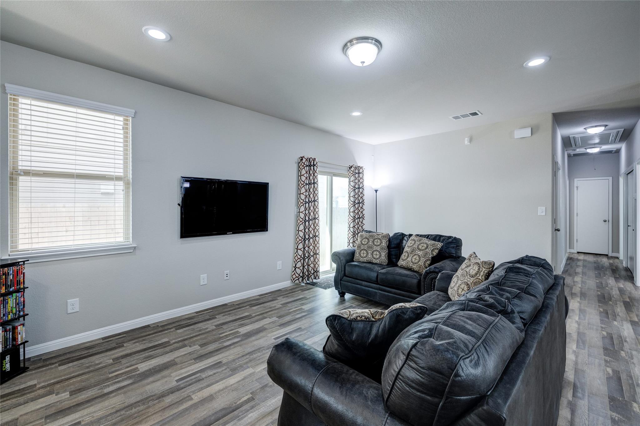 128 Shearwater Ln, Leander, TX 78641