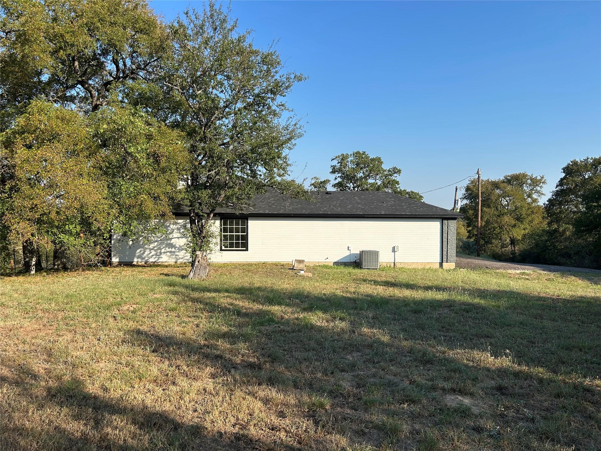 147 Shoreside Dr, Bastrop, TX 78602