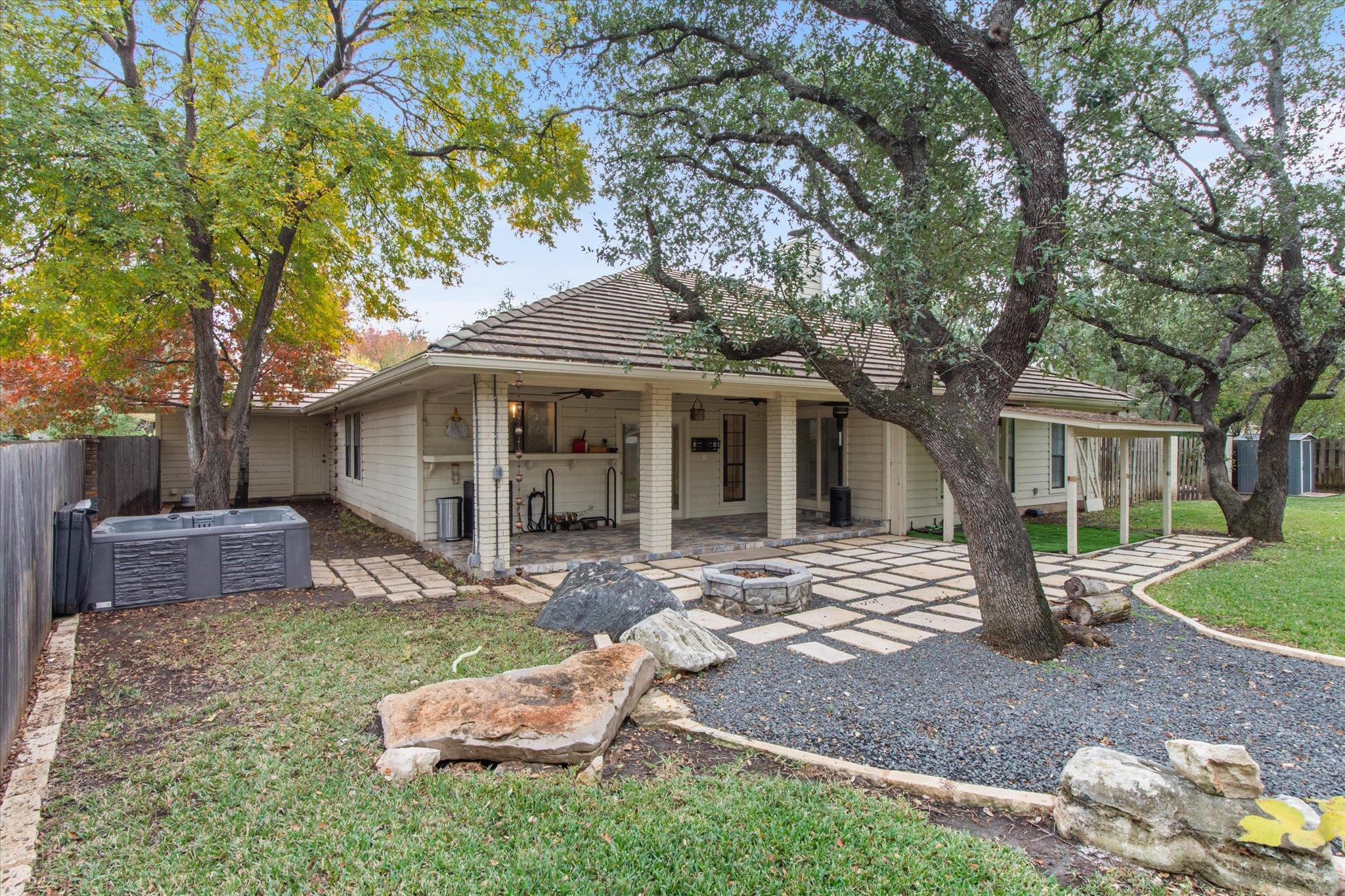 109 White Sands Dr, Lakeway, TX 78734