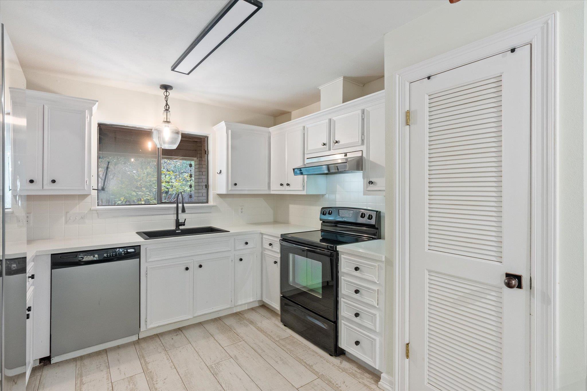 109 White Sands Dr, Lakeway, TX 78734