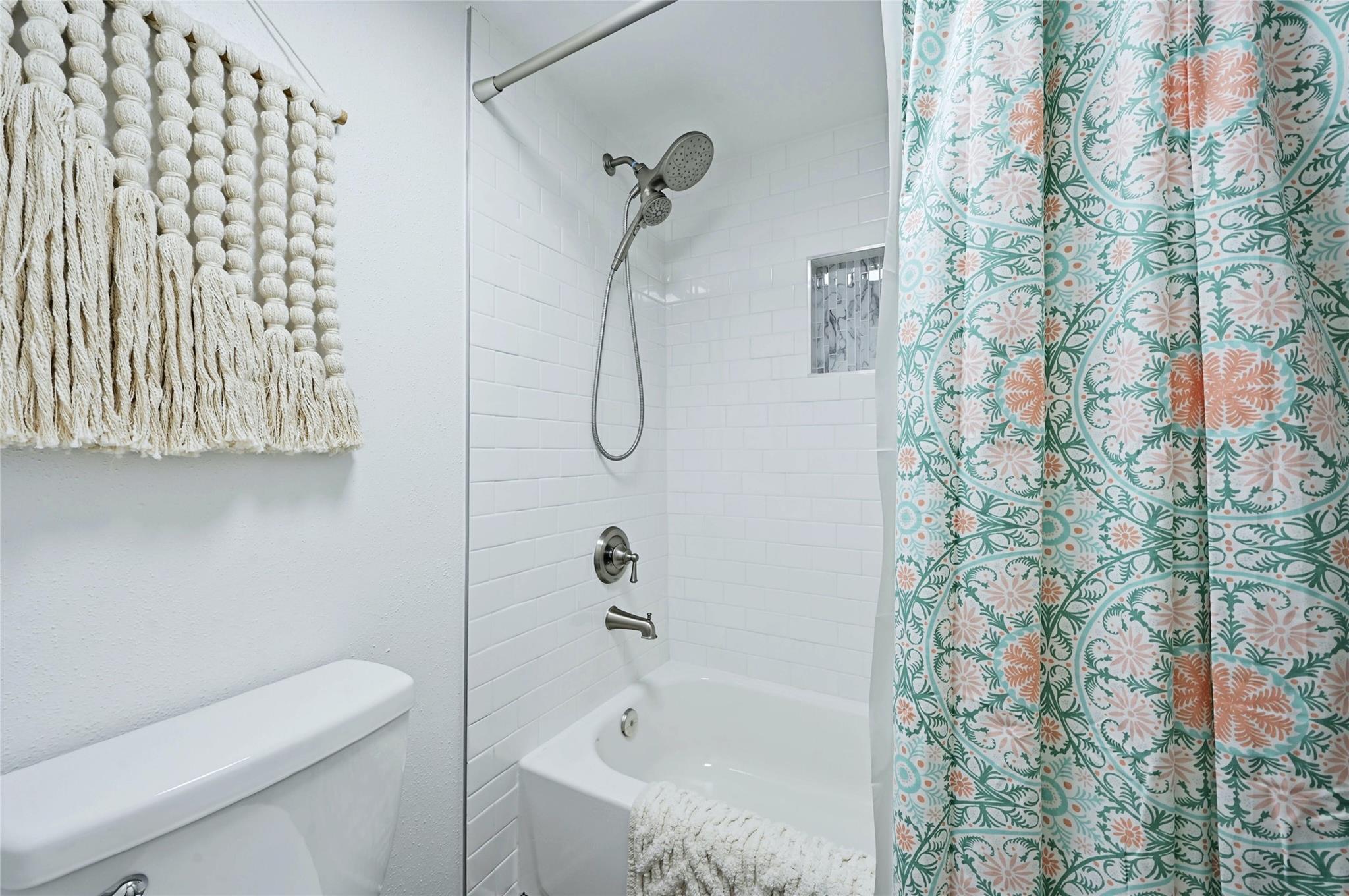 115 Comanche Pt, Point Venture, TX 78645