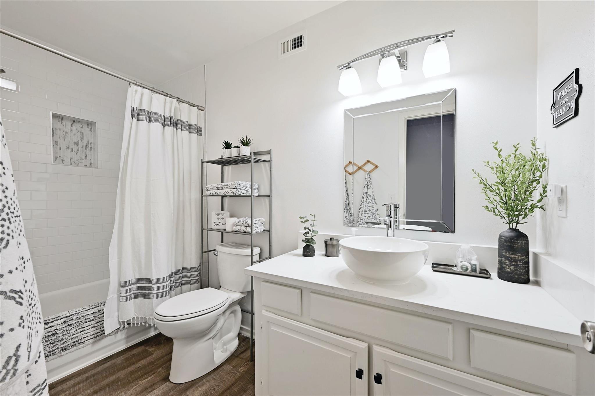 115 Comanche Pt, Point Venture, TX 78645