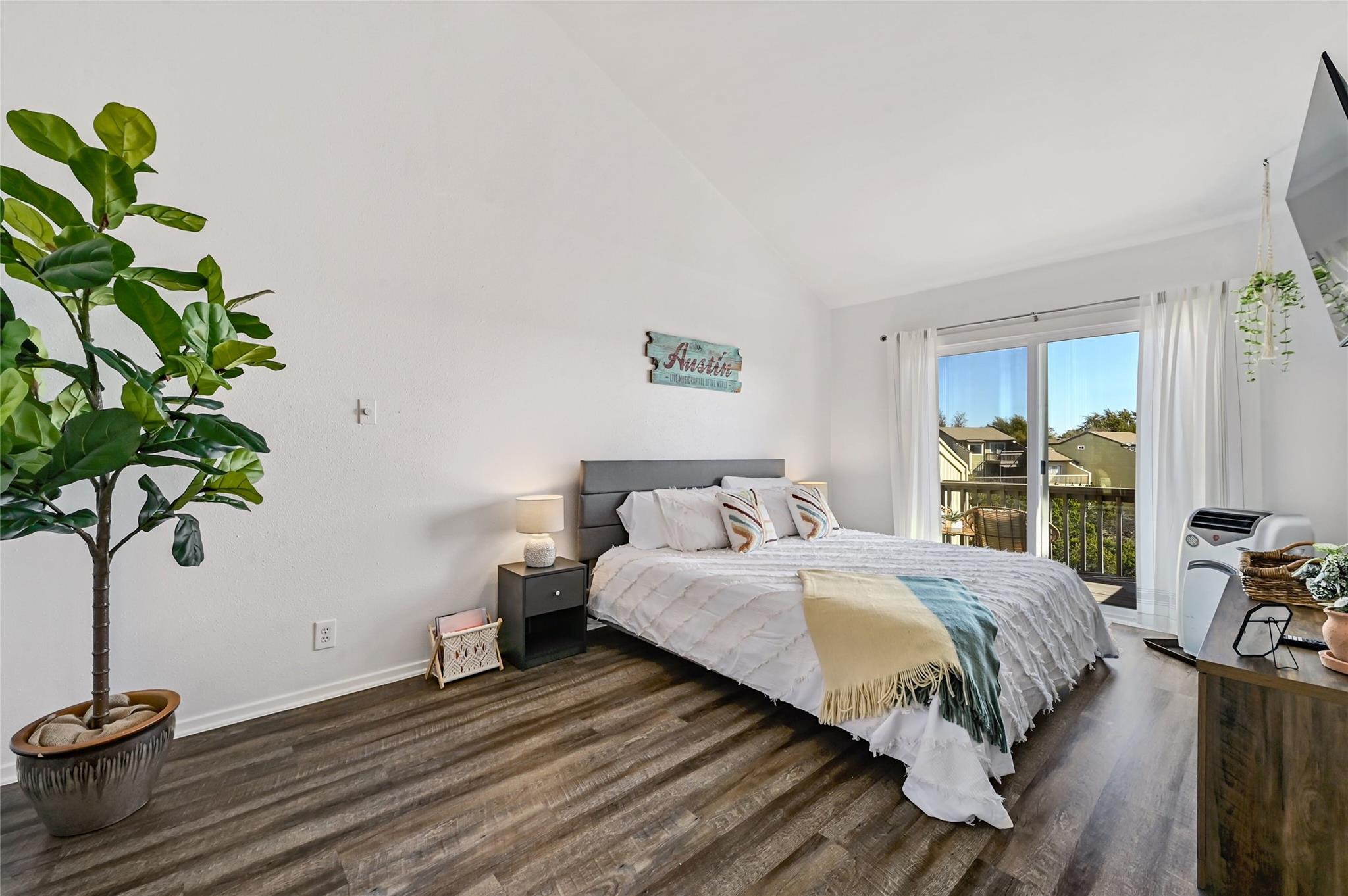 115 Comanche Pt, Point Venture, TX 78645