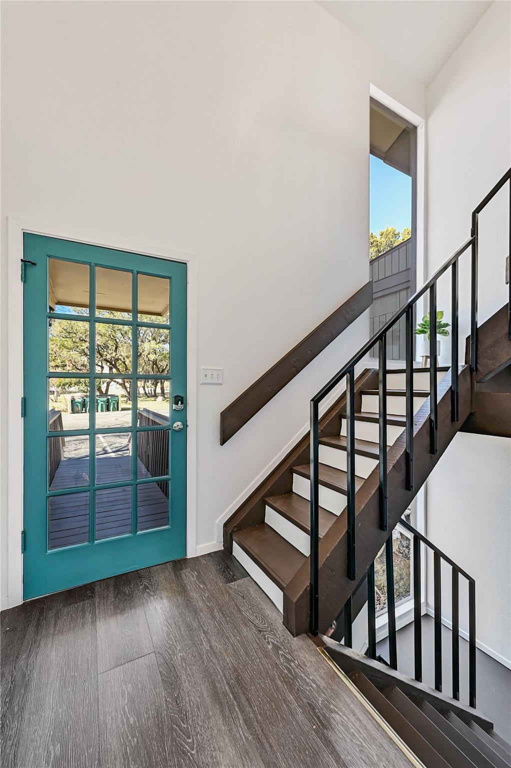 115 Comanche Pt, Point Venture, TX 78645