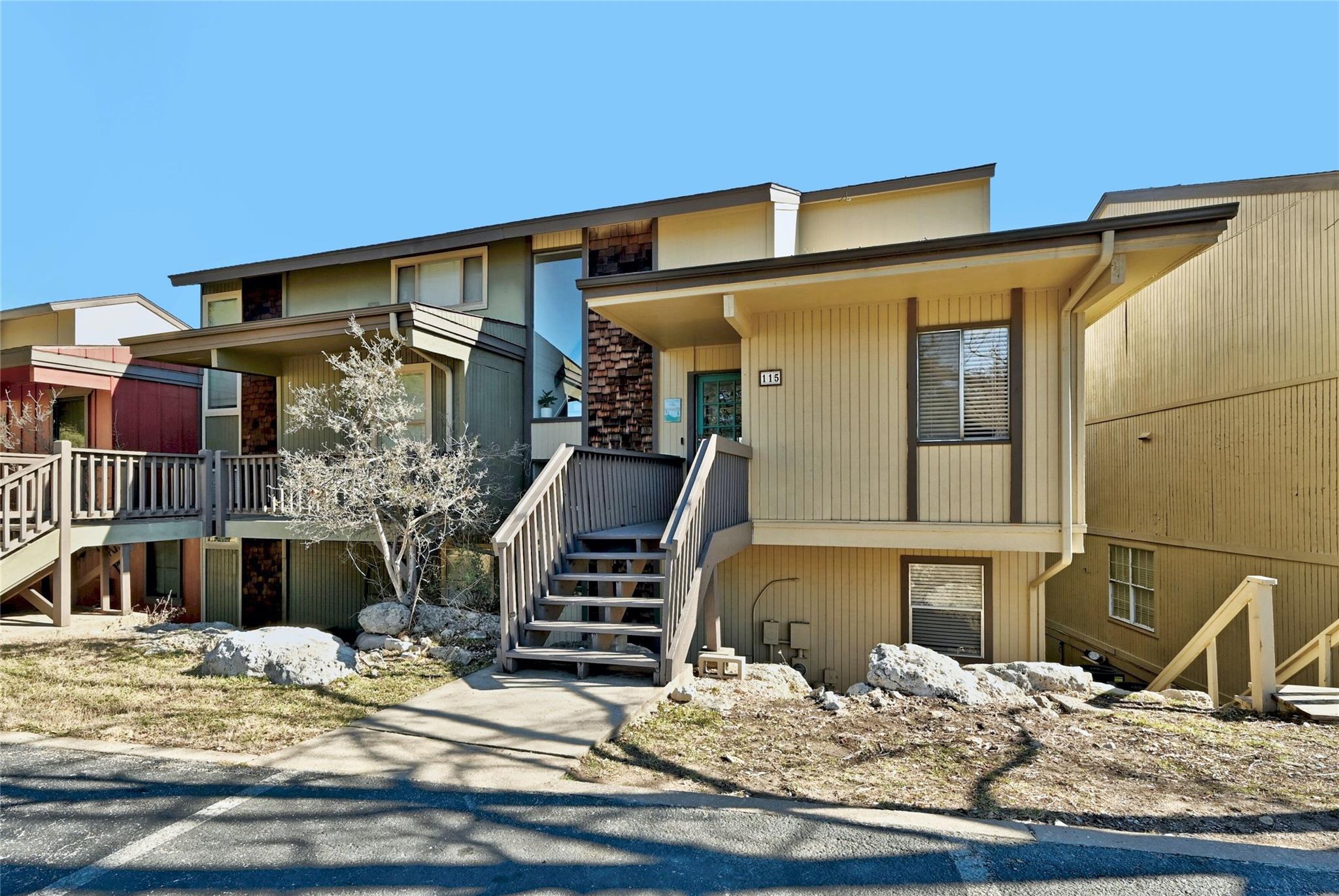 115 Comanche Pt, Point Venture, TX 78645