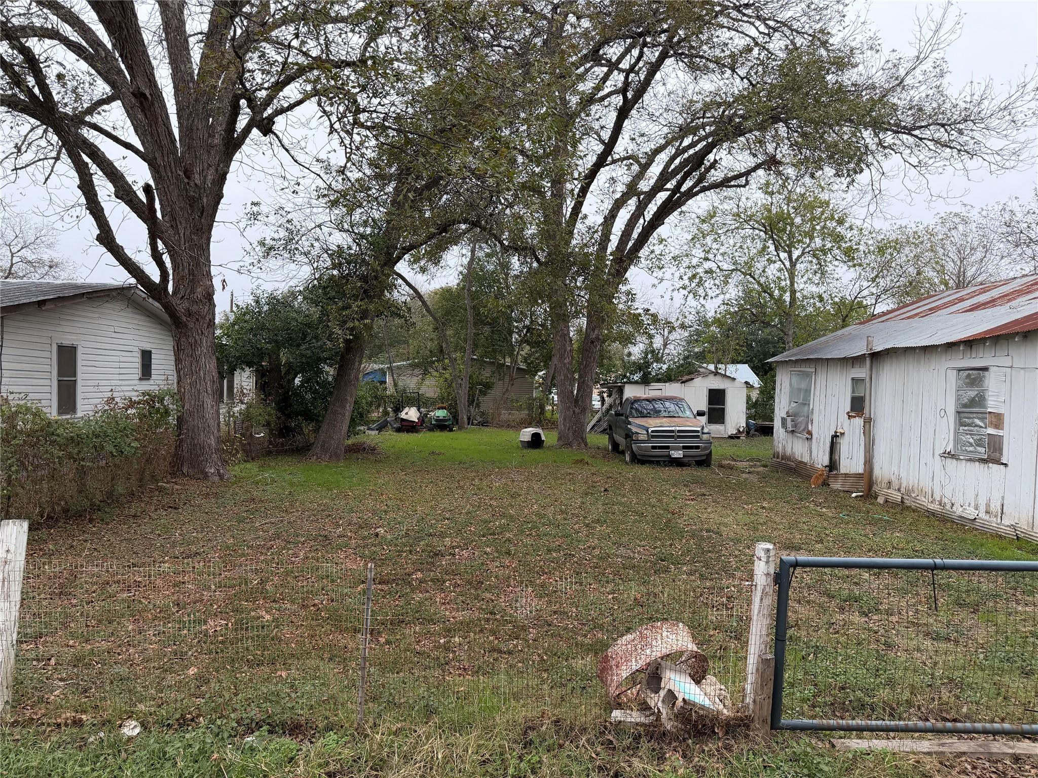 000 Persimmon St, Lockhart, TX 78644