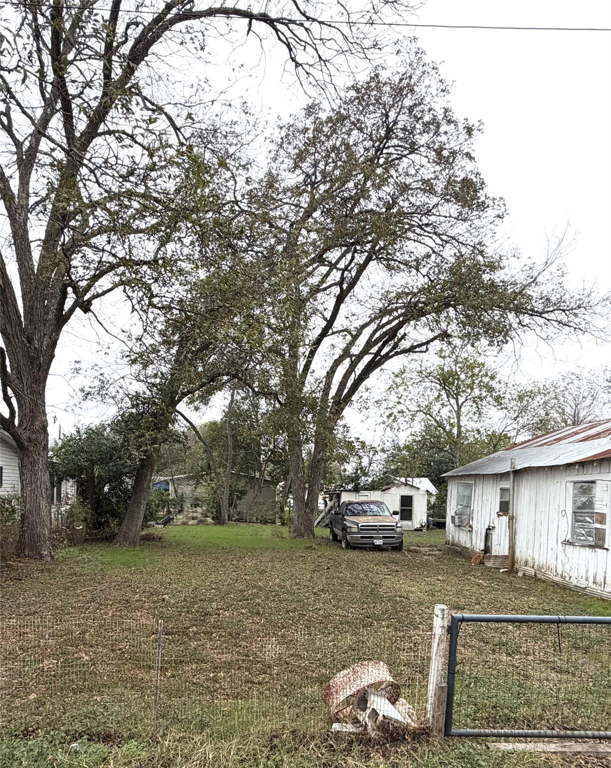 000 Persimmon St, Lockhart, TX 78644