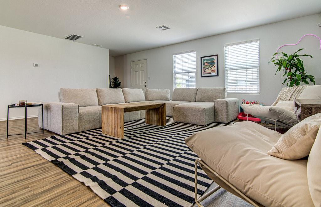 17719 DOCKERY Dr, Elgin, TX 78621