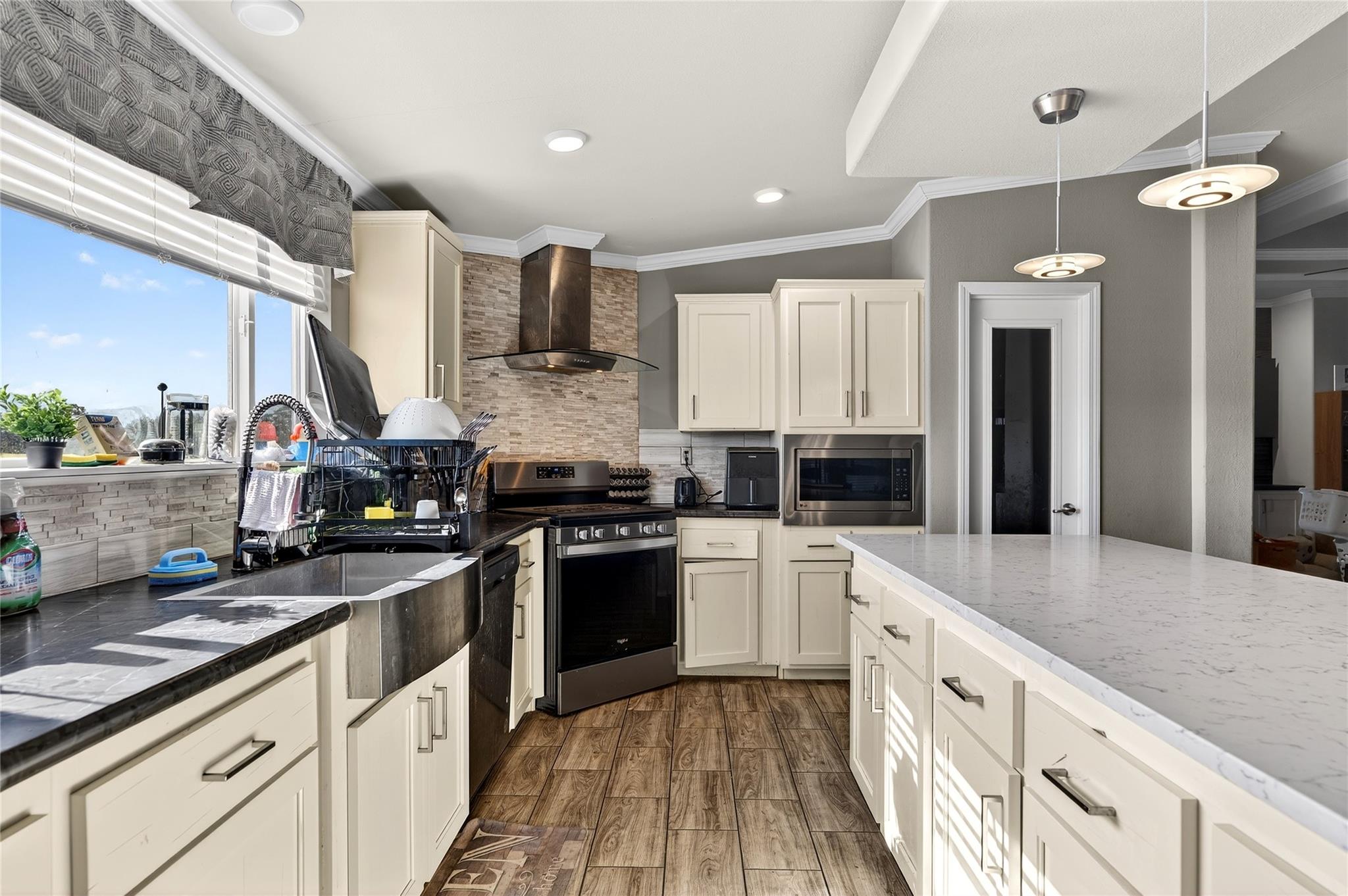 7600 Race Track Rd, La Grange, TX 78945