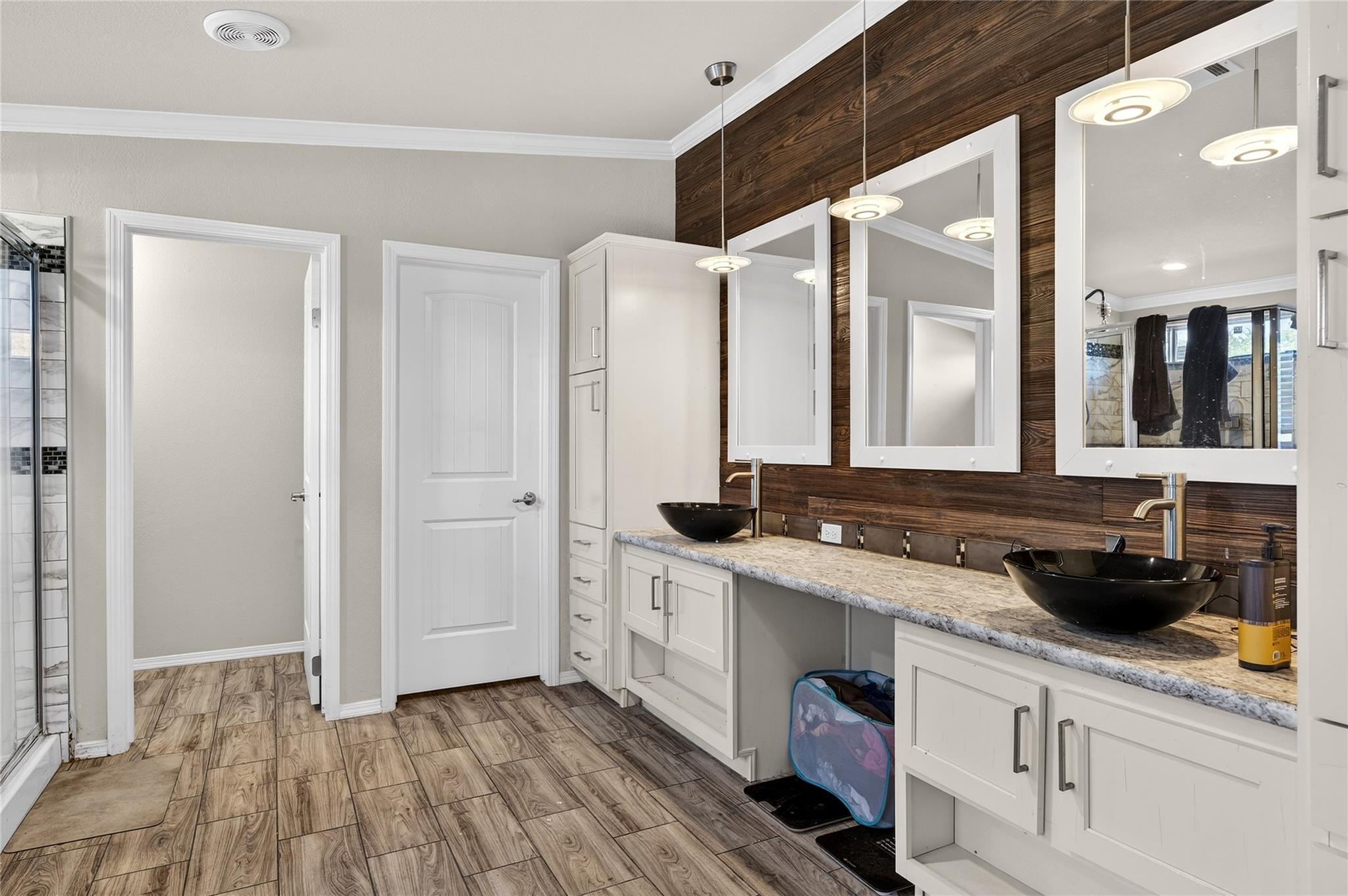 7600 Race Track Rd, La Grange, TX 78945