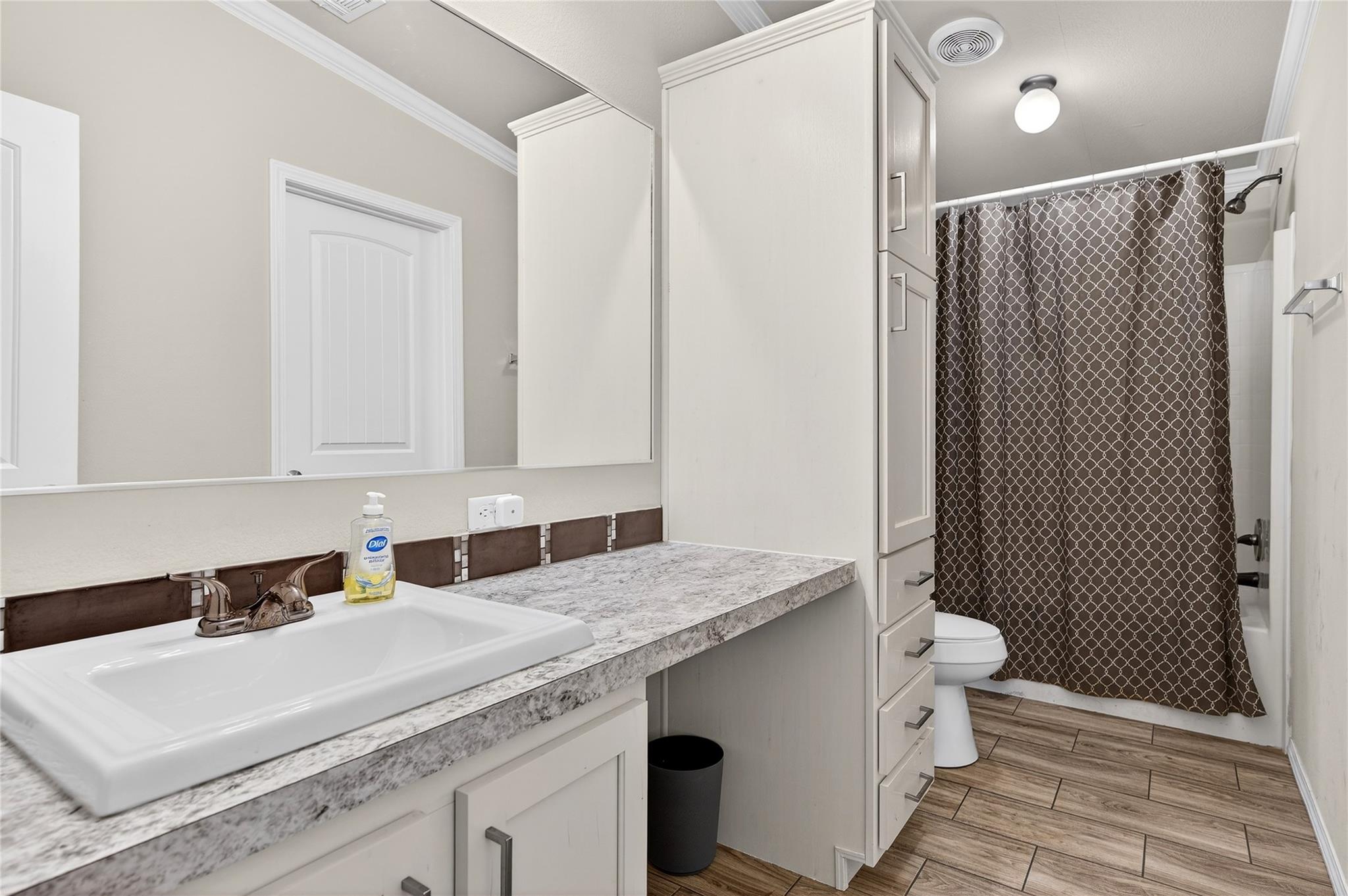 7600 Race Track Rd, La Grange, TX 78945