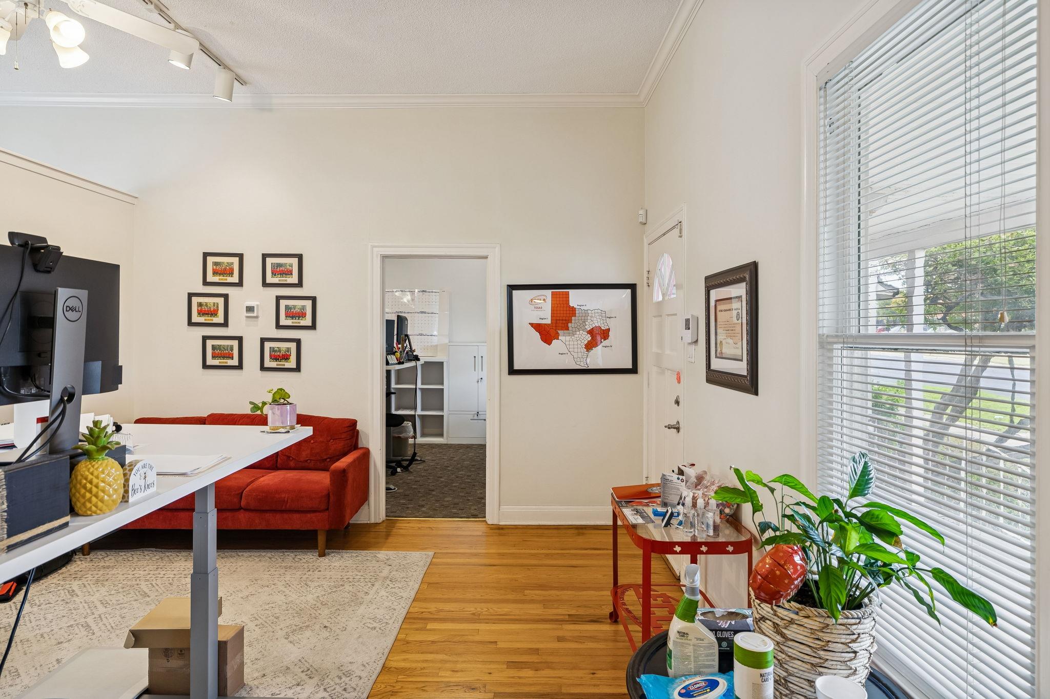 1107 W 45th St W, Austin, TX 78756