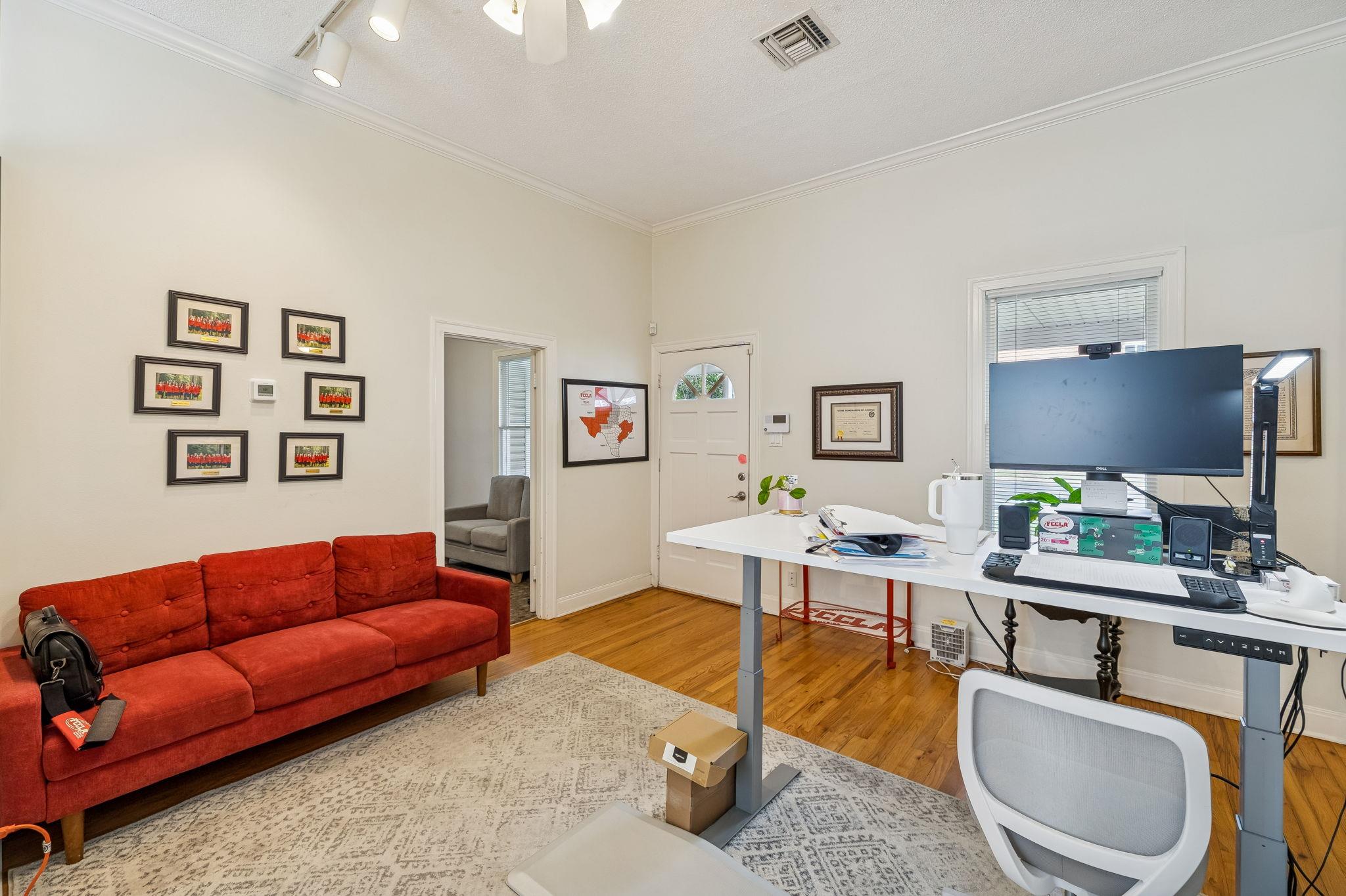 1107 W 45th St W, Austin, TX 78756