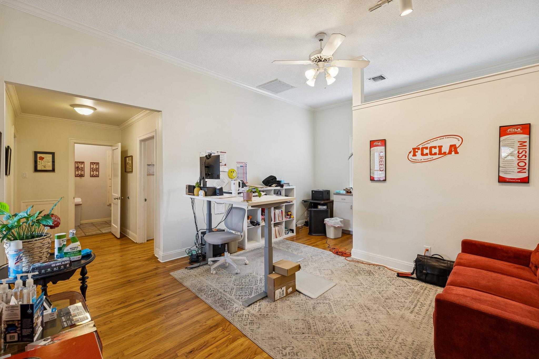 1107 W 45th St W, Austin, TX 78756