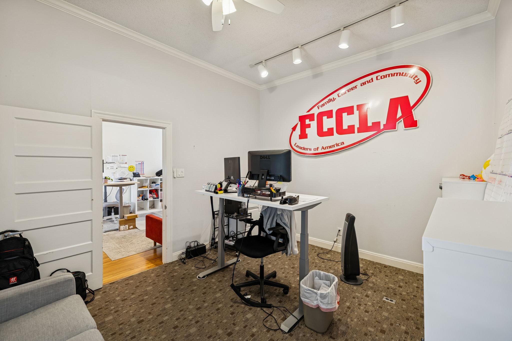 1107 W 45th St W, Austin, TX 78756