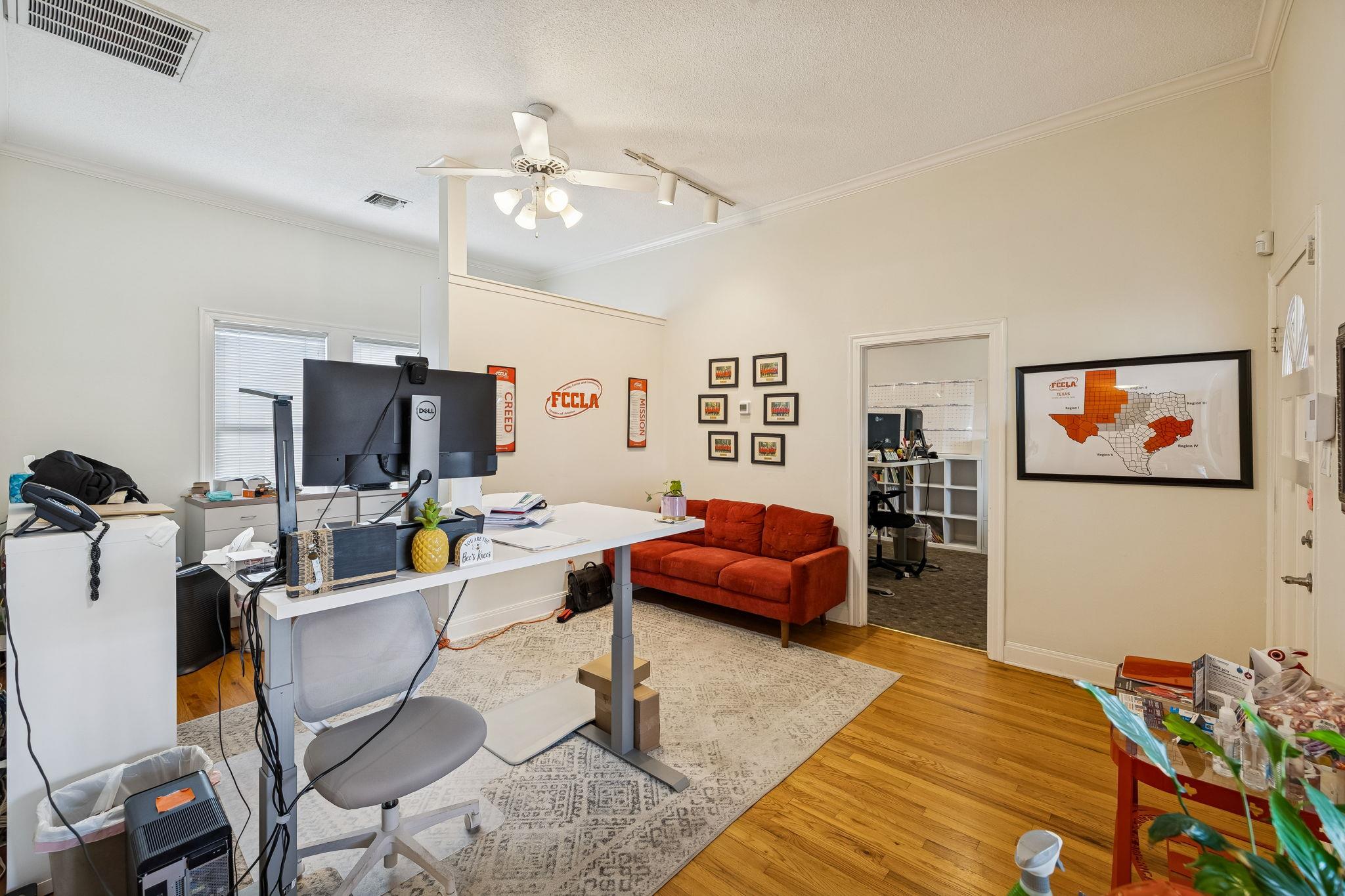 1107 W 45th St W, Austin, TX 78756