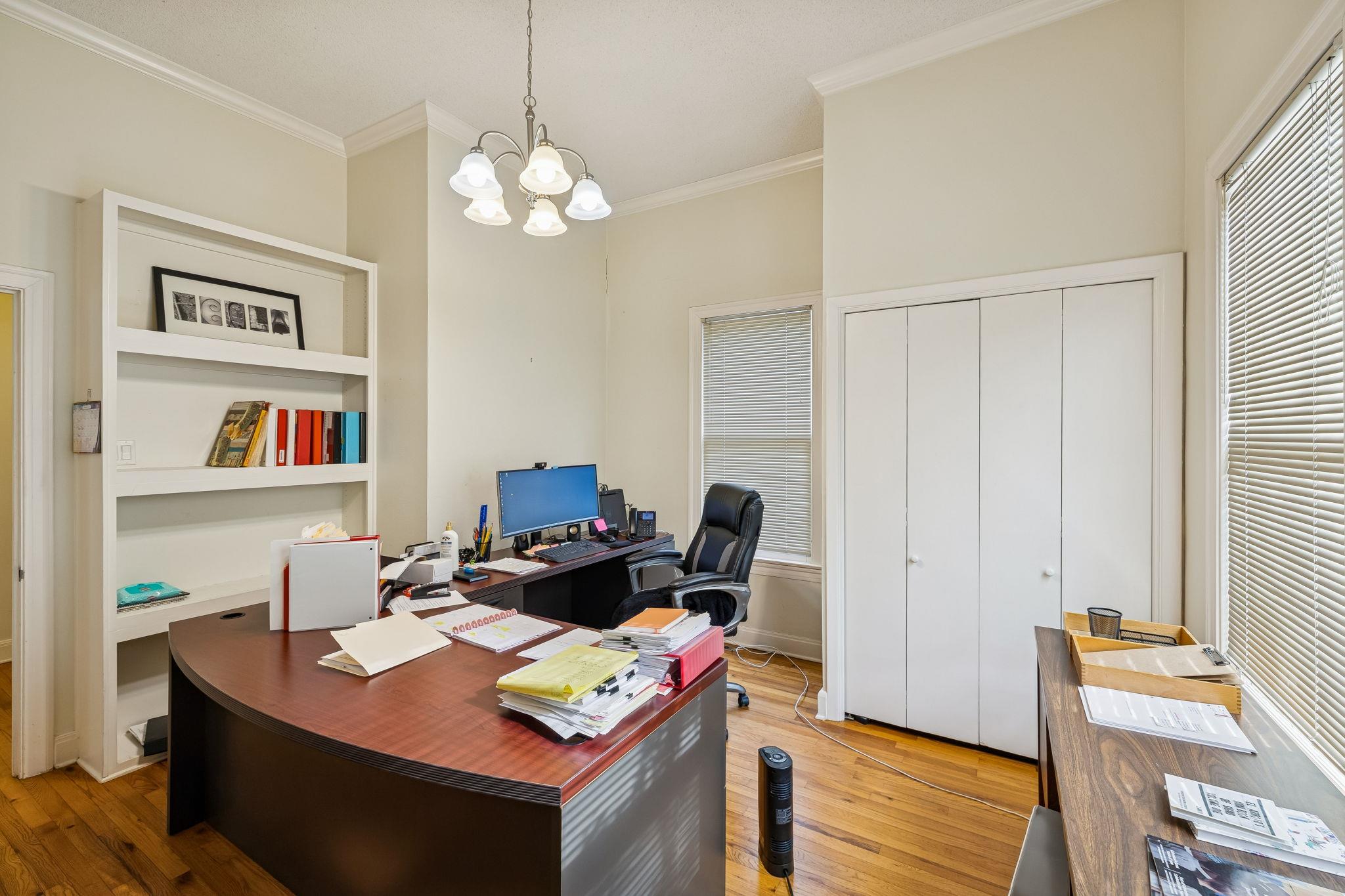 1107 W 45th St W, Austin, TX 78756