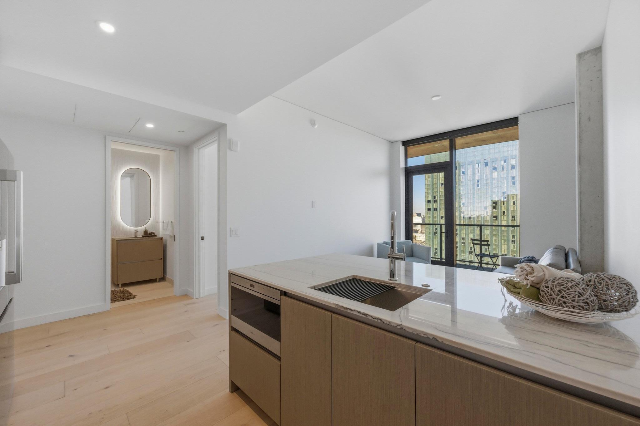 610 Davis St # 2710, Austin, TX 78701