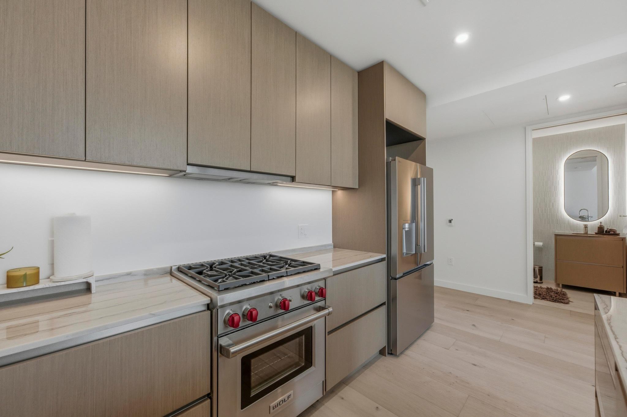 610 Davis St # 2710, Austin, TX 78701