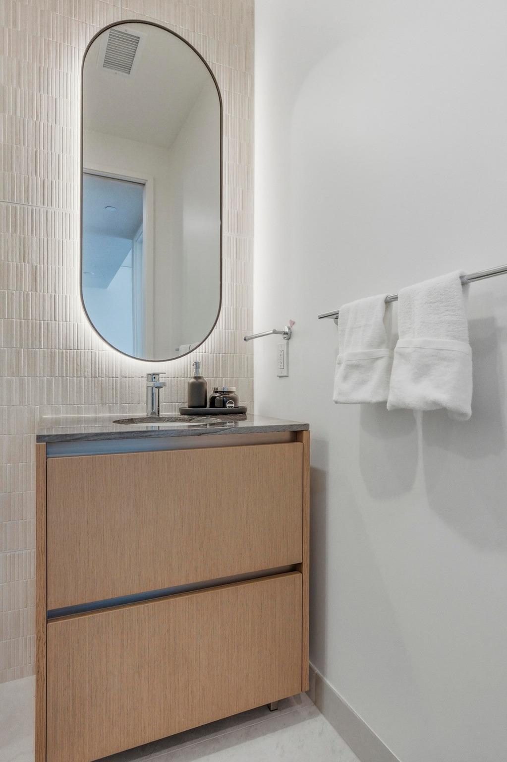 610 Davis St # 2710, Austin, TX 78701