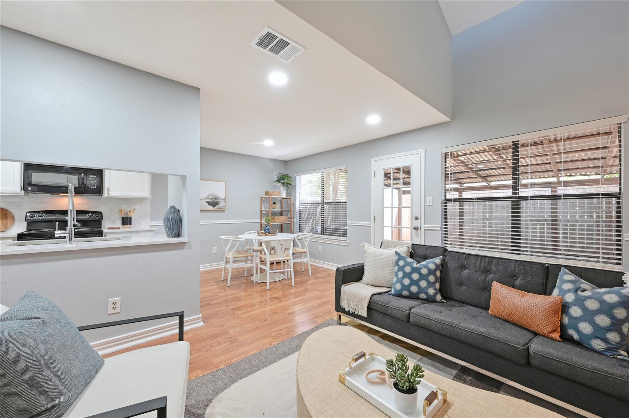 512 Eberhart Ln # 303, Austin, TX 78745