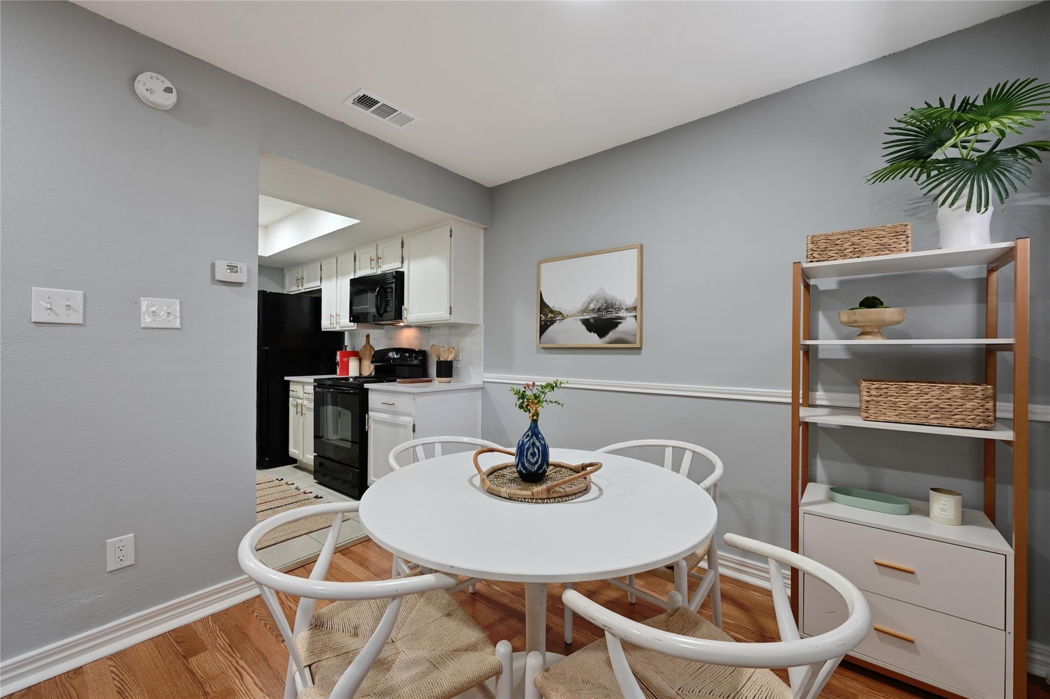 512 Eberhart Ln # 303, Austin, TX 78745