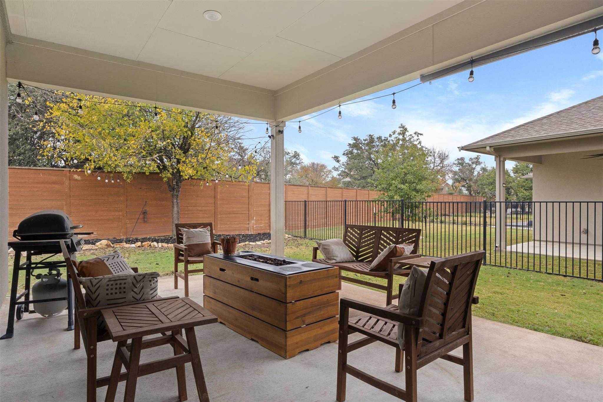 120 Monterey Oak Trl, Georgetown, TX 78628